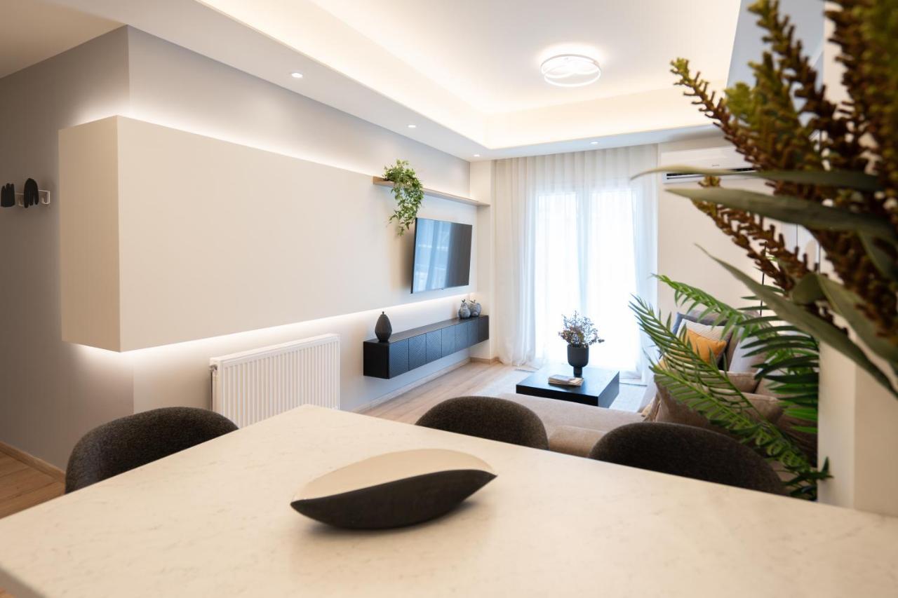 Newly Renovated 2 Bedroom Apartment, 5Min To Metro Athènes Extérieur photo
