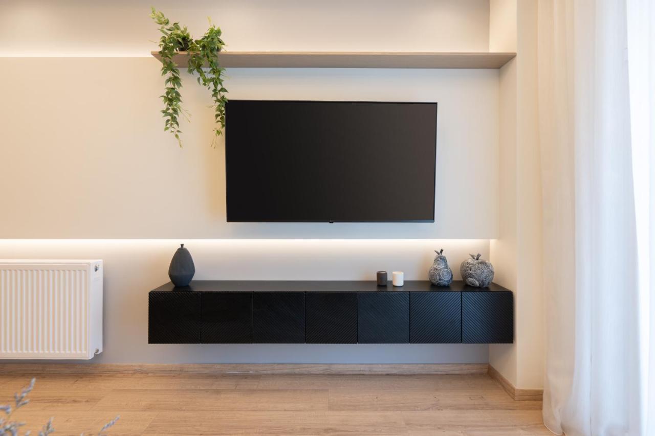 Newly Renovated 2 Bedroom Apartment, 5Min To Metro Athènes Extérieur photo
