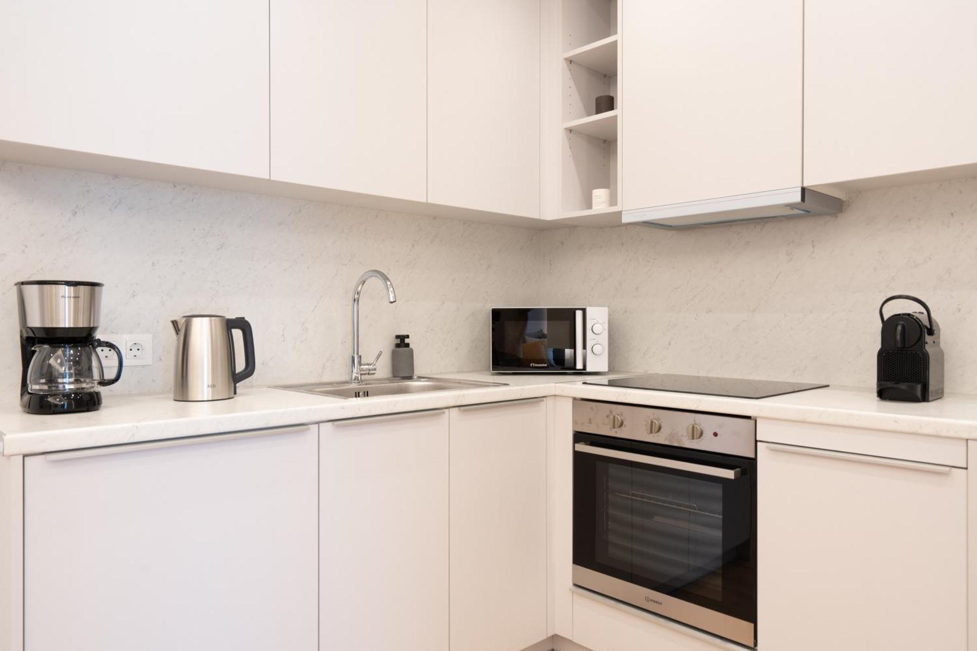 Newly Renovated 2 Bedroom Apartment, 5Min To Metro Athènes Extérieur photo