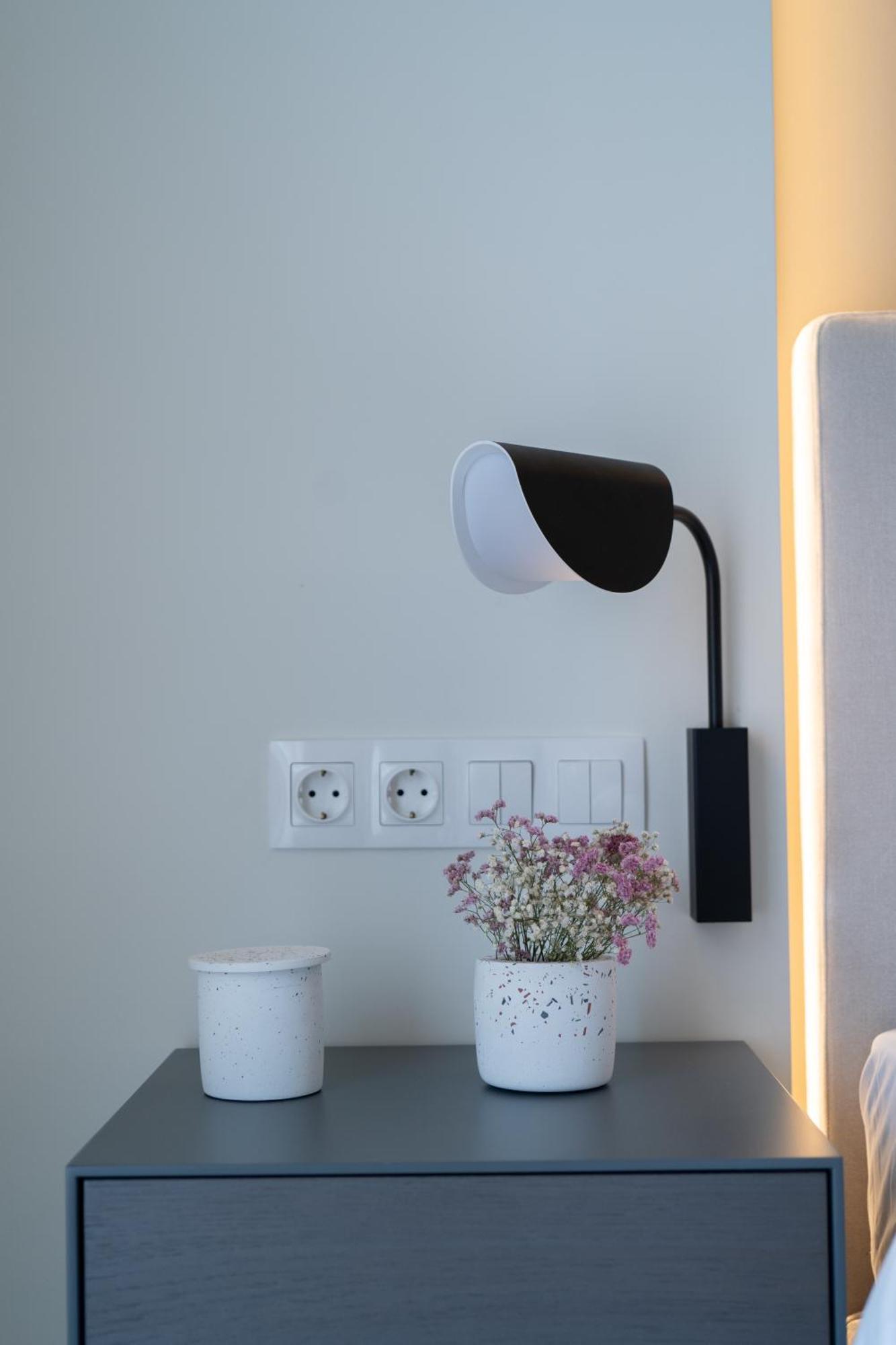 Newly Renovated 2 Bedroom Apartment, 5Min To Metro Athènes Extérieur photo
