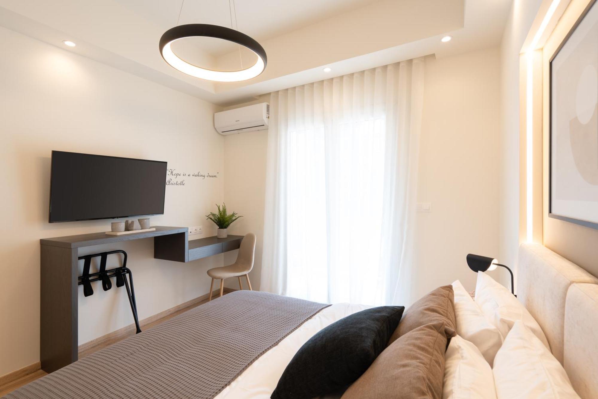 Newly Renovated 2 Bedroom Apartment, 5Min To Metro Athènes Extérieur photo